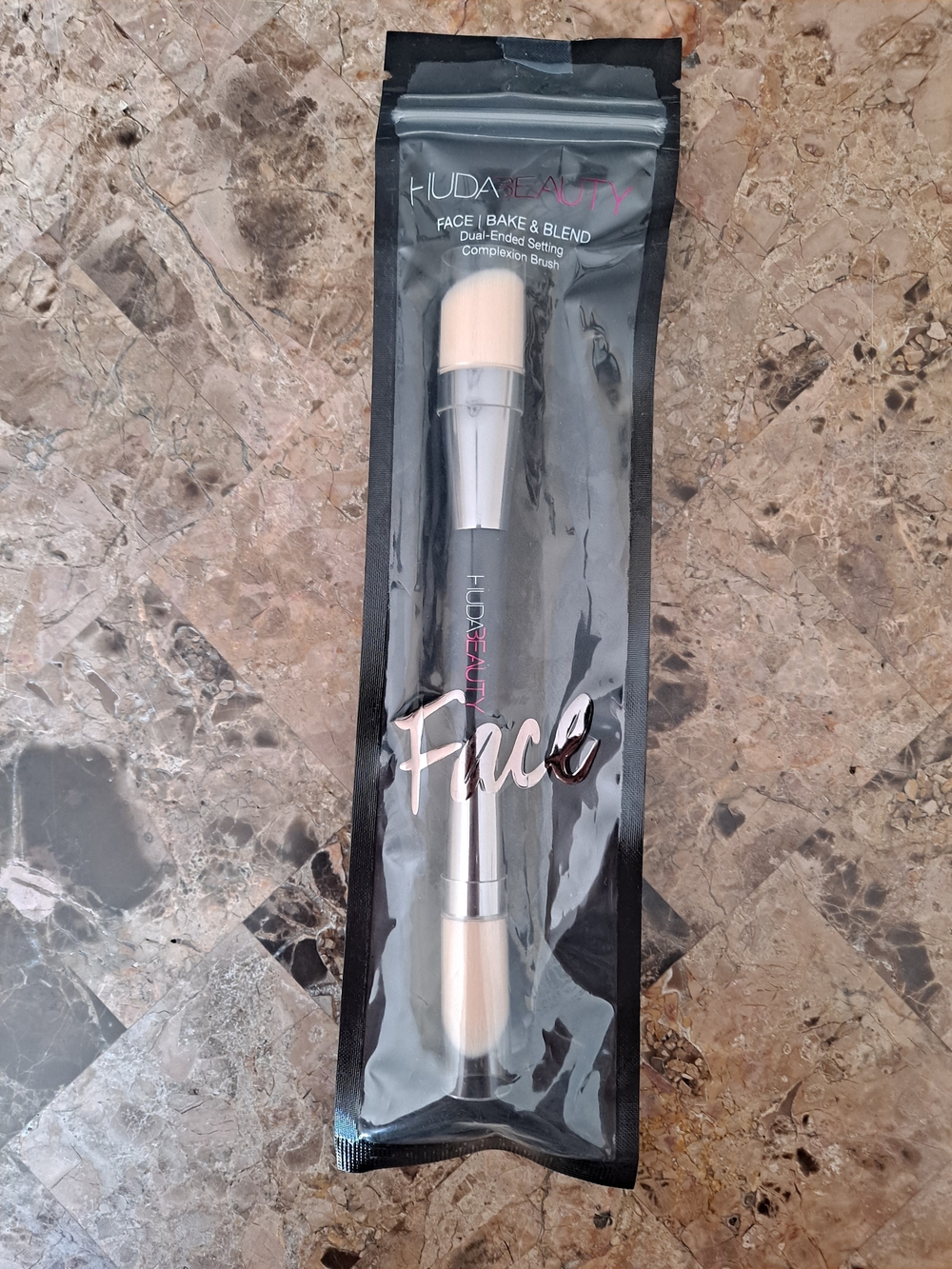 HUDA BEAUTY Bake & Blend Dual-Ended Setting Complexion Brush